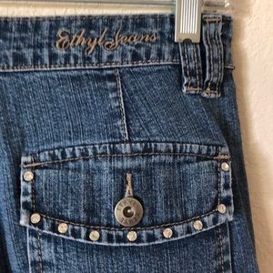 Ethyl jean Capri classic4 size4 inseam22 lite wear